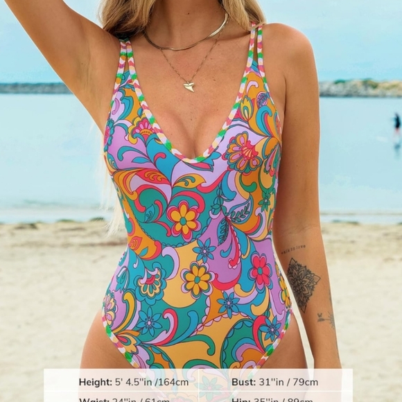 One piece Swimsuit - Picture 4 of 5